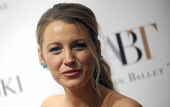 Как скорректировать нависшее веко с помощью макияжа: разбираем на примере звезд