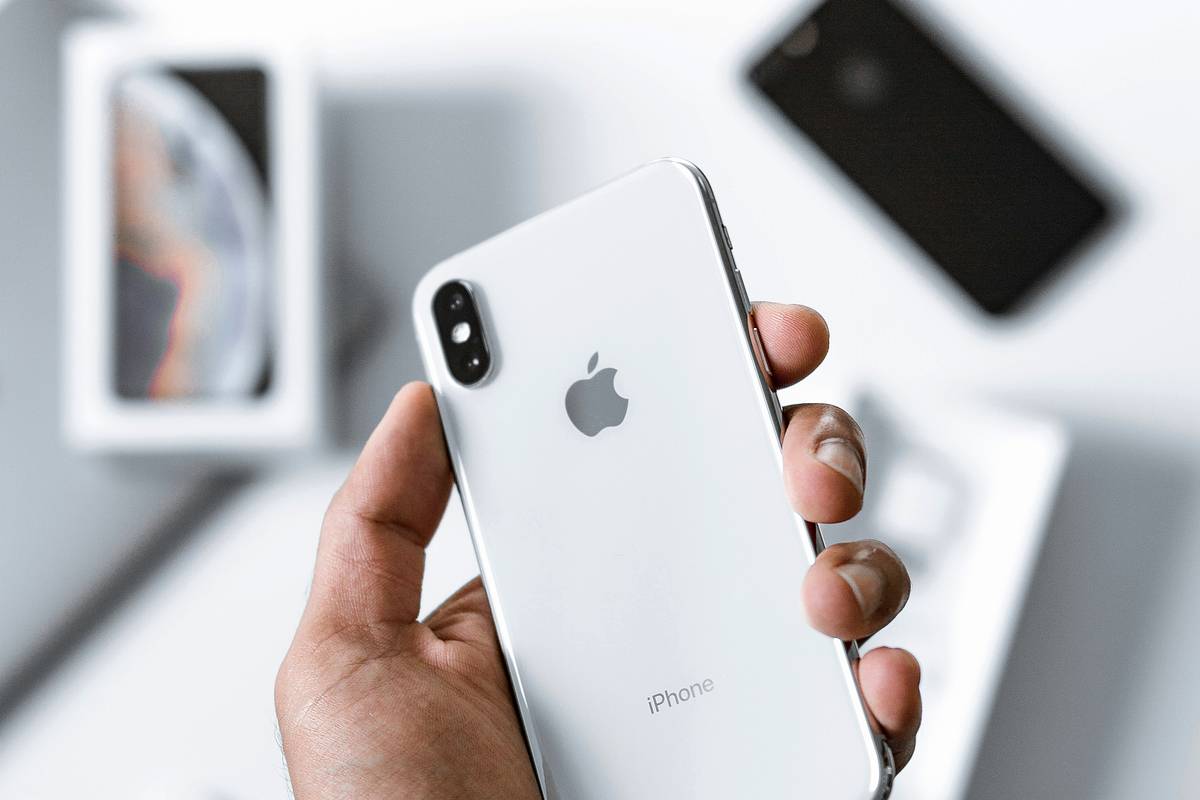 Один из создателей iPhone разработает смартфон без экрана