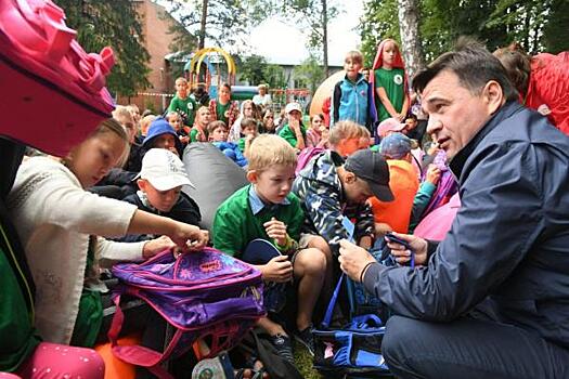Алексей Воробьев навестил детей из Иркутской области, отправленных в детский лагерь «Осташево»