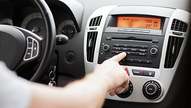 Названы самые популярные радиостанции у автомобилистов