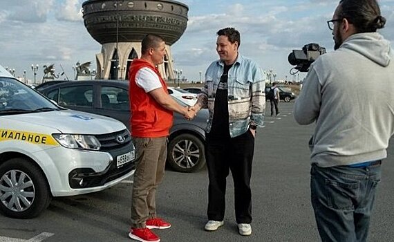 Комик Артур Шамгунов принял участие в видеошоу "Социальное такси"