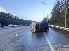 Пострадала автоледи: водитель грузовика устроил во Владивостоке ДТП с опрокидыванием