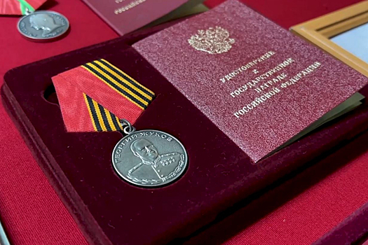 Военнослужащим танкового полка 90-й гвардейской танковой дивизии вручили государственные награды в зоне СВО