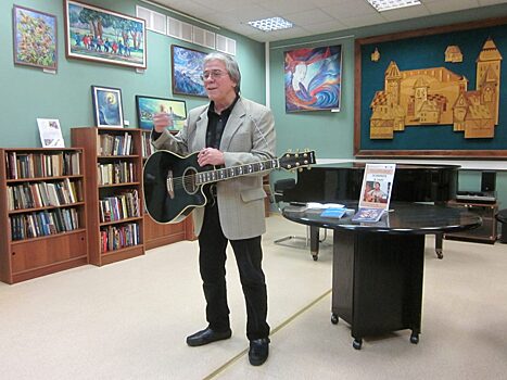 Поэт-бард Роман Исхаков выступит в библиотеке на Верхоянской
