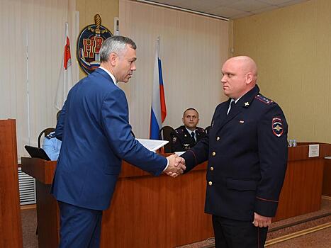 Награды вручил вологодским полицейским Мэр города Андрей Травников