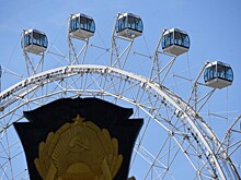 Люди застряли на колесе обозрения на ВДНХ