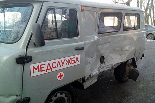 «Выезжал со второстепенной»: аварию с маршруткой на ЧМЗ учинил водитель больничного УАЗа