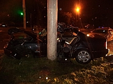 В Костроме водитель BMW погиб, на скорости врезавшись в бетонный столб