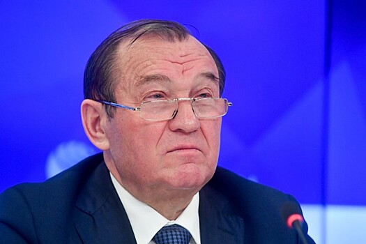 Столичные улицы украсили флагами и плакатами в честь Дня России