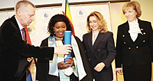 Российский вуз присвоил докторскую степень первой леди Зимбабве