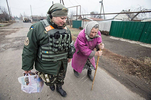 Жителей донецкой Марьинки эвакуируют из-за обстрелов