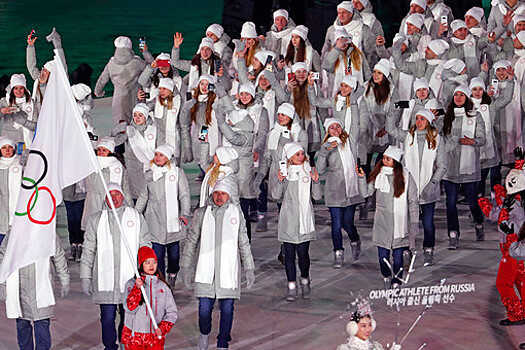 Американец во время церемонии открытия Игр развернул на трибунах российский флаг