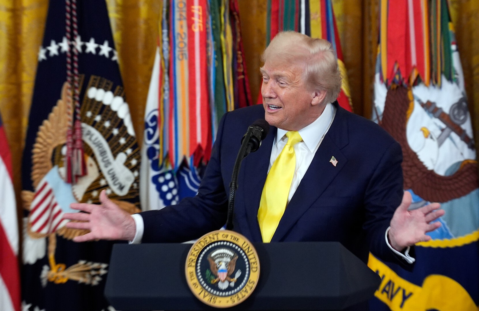 Трамп жертвует пешкой: как США сдают Украину