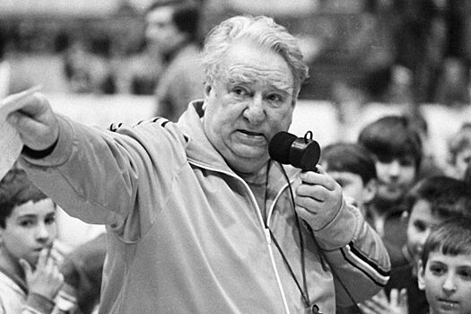 В Омске открыли памятник Анатолию Тарасову