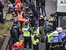 «Число жертв очень велико»: автомобиль специально врезался в толпу у бара