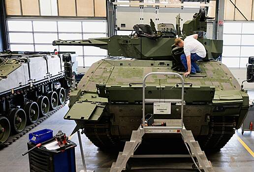 Власти ФРГ усомнились в способности выполнить цель НАТО по расходам на оборону