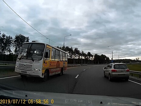 Маршрутка проехала по встерчке