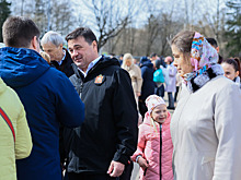 Андрей Воробьев с семьей погибшего на СВО протоирея освятил куличи в одном из храмов Власихи