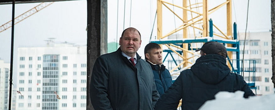 Глава мэрии Чебоксар Спирин оценил ход строительства школы в Садовом