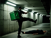 Бабушке ногой в голову. Маньяк в форме курьера терроризировал центр Новосибирска