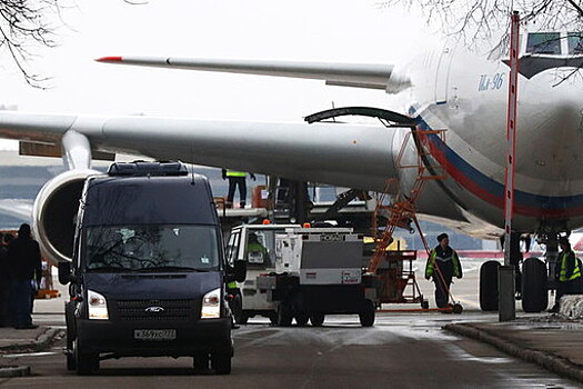 Главы МВД Украины и СБУ прибыли в аэропорт