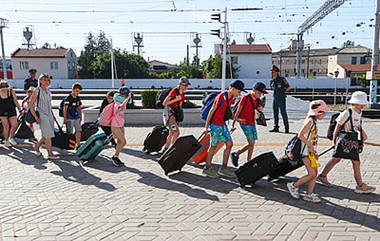 Движение первых на Херсонщине свозит 150 детей в крымский лагерь