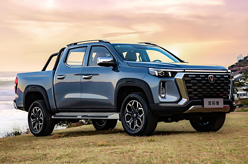 Changan Hunter Plus. Оставить заказ на рамный пикап предлагают с весны: размер депозита — 16 тысяч рублей. Длина, ширина и высота машины составляют 5350, 1980 и 1875 миллиметров соответственно. Клиренс — 225 миллиметров, углы въезда и съезда — 28 и 26 градусов