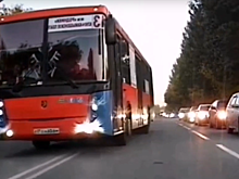 Жители Новосибирска пожаловались на водителя автобуса, несколько раз нарушившего ПДД