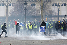 Более 23 тысяч "желтых жилетов" протестуют во Франции