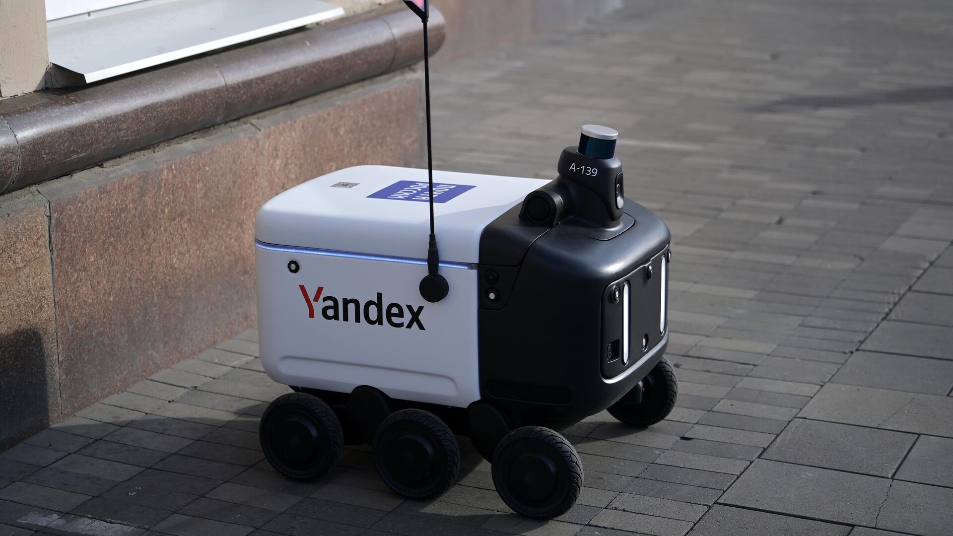 В Яндексе анонсировали серийное производство роботов-курьеров