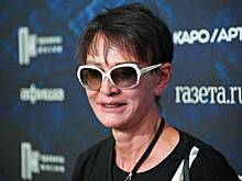 Силовики ворвались на вечеринку, где с DJ-сетом выступала Хакамада. На месте обнаружили пакеты с неизвестным белым веществом