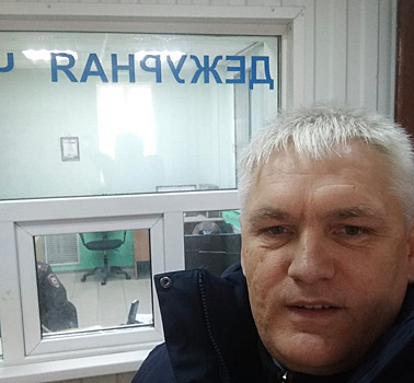 В Кургане участника пикета возле правительства увезли в полицию