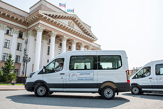Пожилых тюменцев в поликлиники доставят микроавтобусы