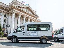 Пожилых тюменцев в поликлиники доставят микроавтобусы