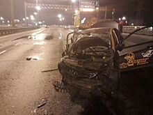 На КАД каршеринговый автомобиль влетел в машину дорожной службы