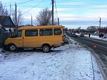 В Чапаевске автомобилистка на ВАЗ 21099 толкнула «Газель» на забор