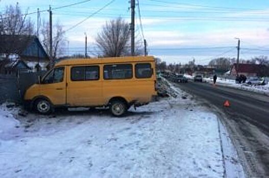 В Чапаевске автомобилистка на ВАЗ 21099 толкнула «Газель» на забор