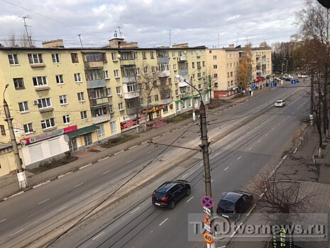 В Твери фургон сбил перебегающего дорогу мужчину