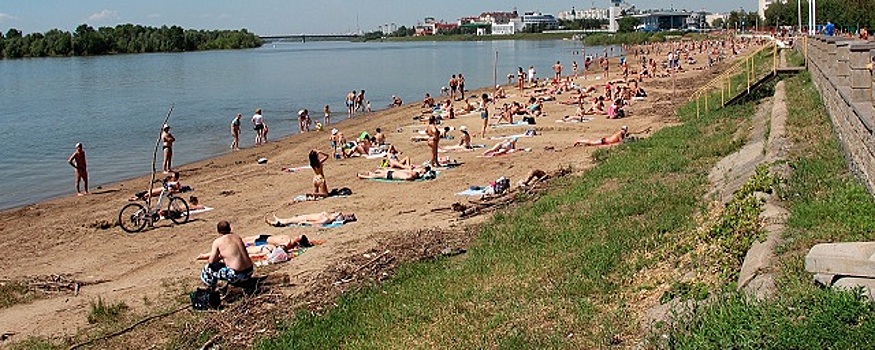 Жителям Омска порекомендовали купаться исключительно в бассейнах