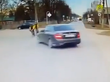 В Майкопе водитель без прав сбил велосипедисток