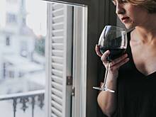 Россиян предупредили о наказании за распитие алкоголя на балконе