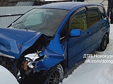 Лихач на арендованной машине протаранил автобус в Новокузнецке