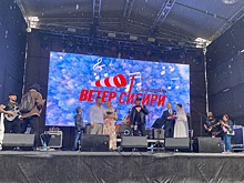 Две пары вступили в брак на фестивале «Ветер Сибири» под Новосибирском