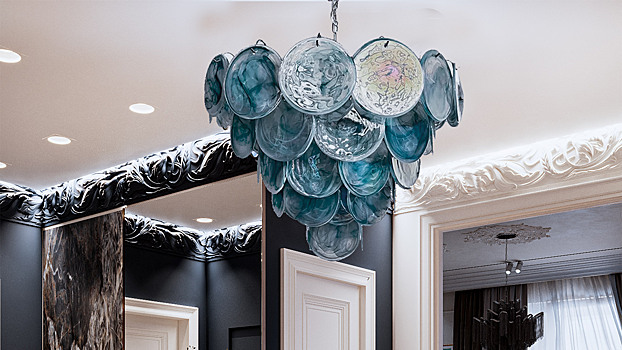 Смелый ход: как дворцовая лепнина ворвалась в современный минимализм