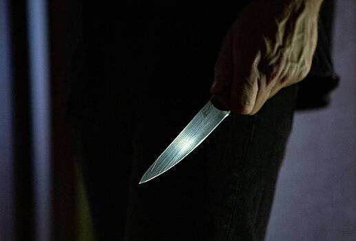 В Полтаве мужчина напал с ножом на продавщицу рыбного магазина и пырнул лосося