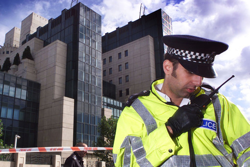 Полиция Британии сообщила о задержании трех человек по подозрению в терроризме