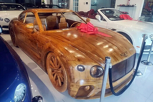 Деревянный Bentley выставили на продажу в США в том же зале, где торгуют настоящими