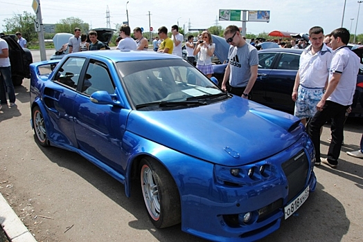 Очень крутой ВАЗ-2110 в стиле Nissan Skyline GT-R: 260-сильный 3S-GTE, полный привод, самодельный широкий обвес