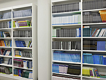 Ценные издания известного геолога Брехунцова пополнили библиотеку Салехарда