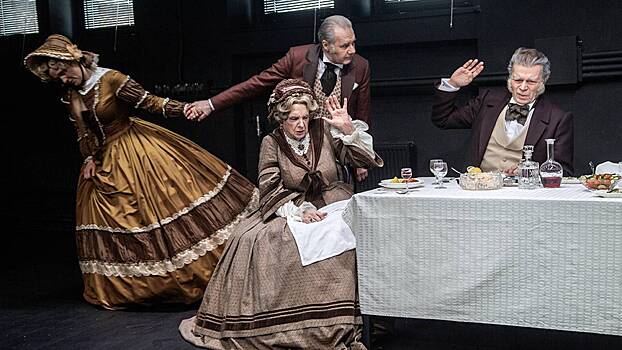 Спустя 200 лет: в Театре Моссовета прошла премьера спектакля «Замужняя невеста»